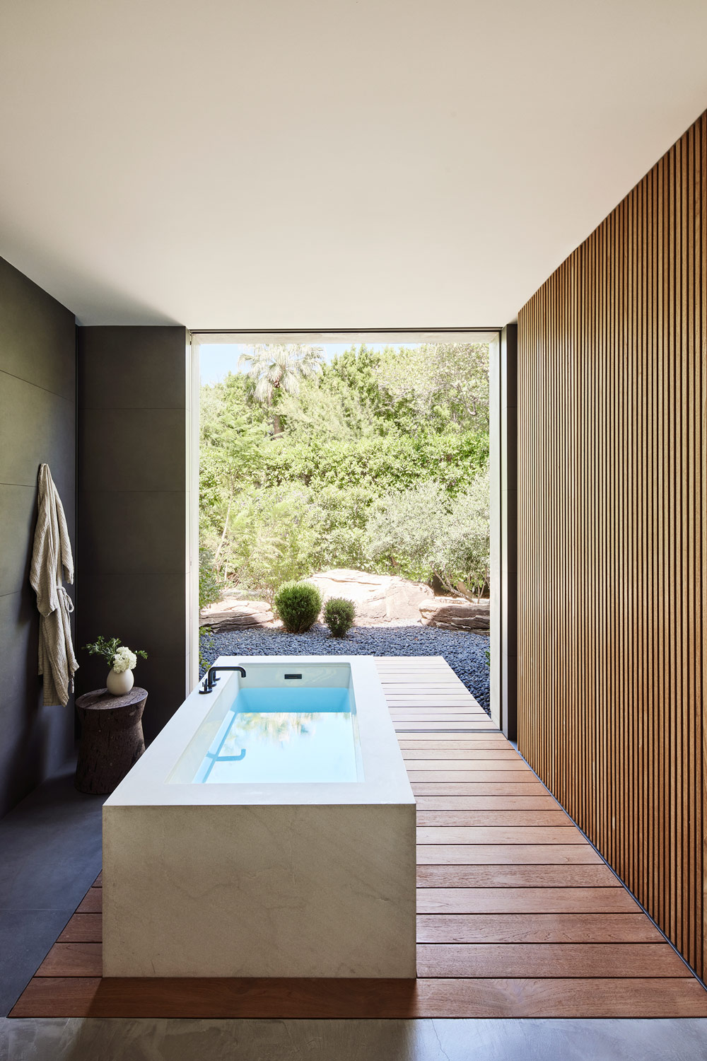 Interior view with bath tub at Slot Canyon residence